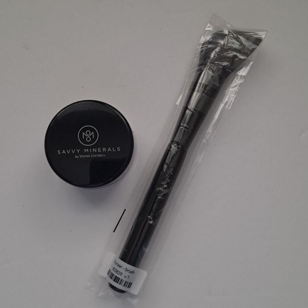 Young‎ Living-Savvy Minerals bronzer  new